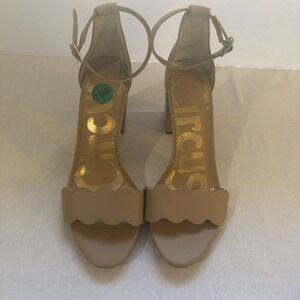 Circus/Sam Edelman Women's Beige Scalloped Block Heel Strappy Sandals Size 7.5W